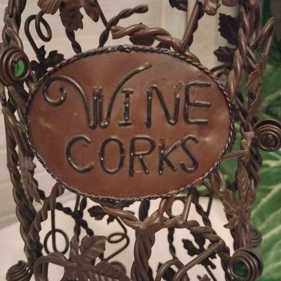 ⚜️ Wine Bottle Cork Holder - Picture 2 of 10